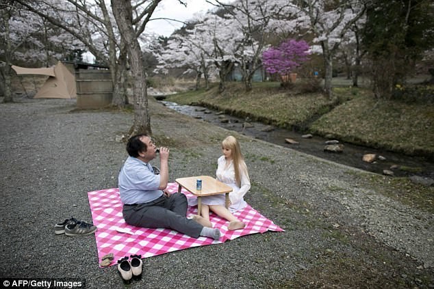 Японцы все чаще предпочитают резиновых женщин настоящим