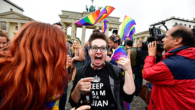 Радужный занавес: Германия отгораживается от России гей-кордоном