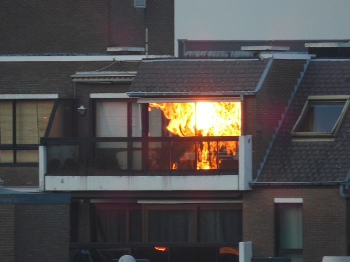 Это не пожар, а отражение заката в окне