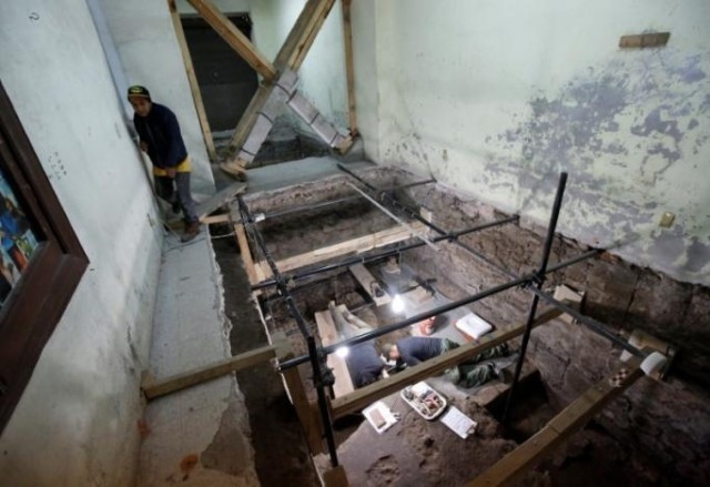 В Мехико откопали подземную вышку из 650 человеческих черепов