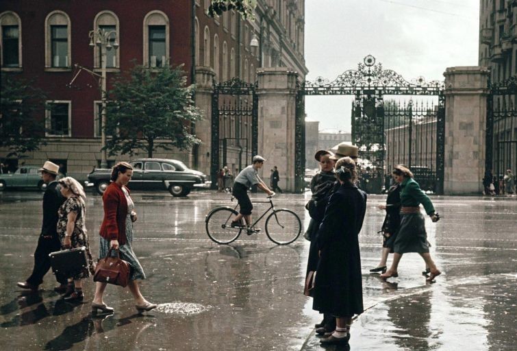 После дождя, 1950–е годы, Москва