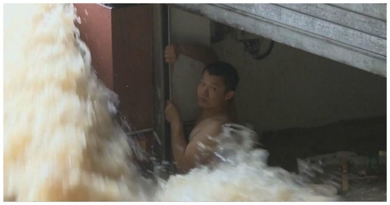 Этот китайский работник подземной парковки еще долго будет благодарен коллеге за свое спасение