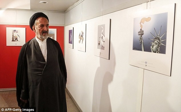 Выставку посетил иранский реформистский священник Махмуд Даи