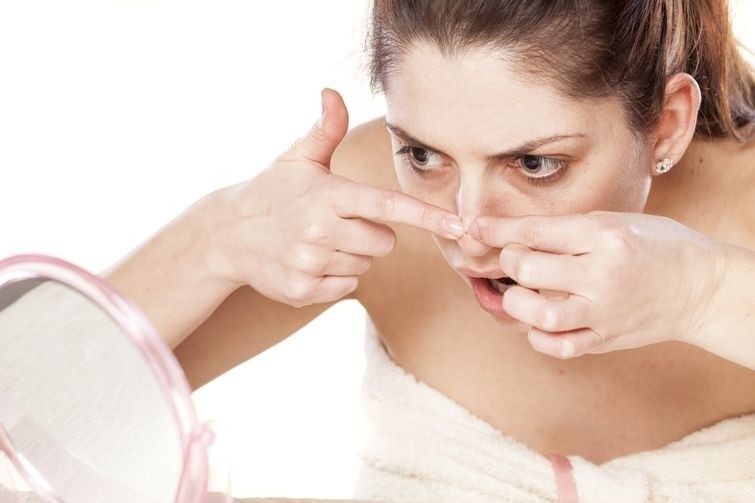Благодаря особой природе кровоснабжения человеческого носа и окружающей области, ретроградные инфекции из носовой области могут распространиться на мозг. Простым языком: теоретически, выдавливание прыща на носу может убить вас
