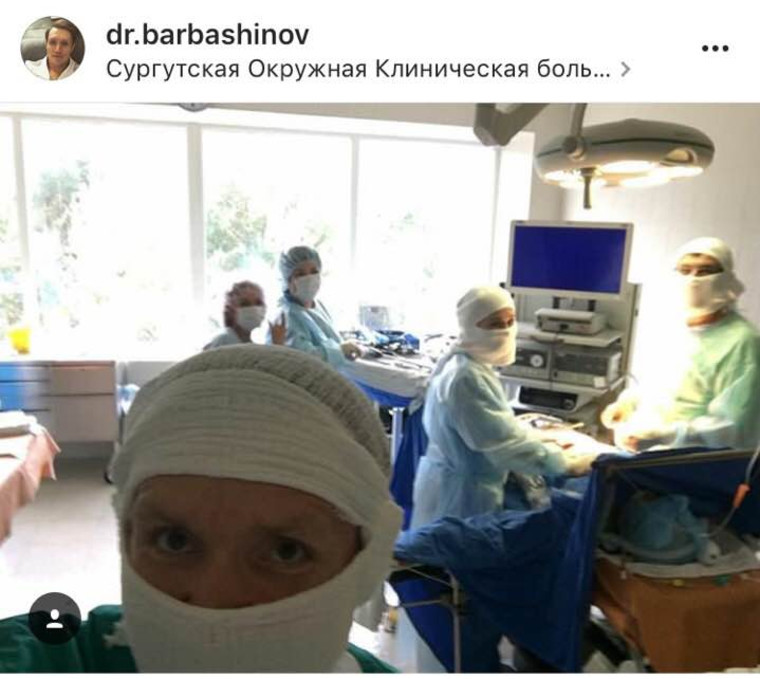 Сибирский проктолог делал селфи прямо в операционной