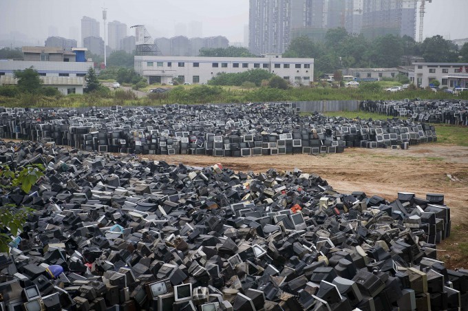 Взять, к примеру, хотя бы вот это "кладбище телевизоров" на окраине города Чжучжоу, в китайской провинции Хунань.