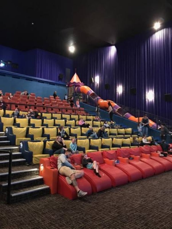 Кинотеатр повышенной комфортности 