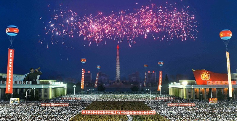 Северная Корея отпраздновала запуск первой межконтинентальной баллистической ракеты