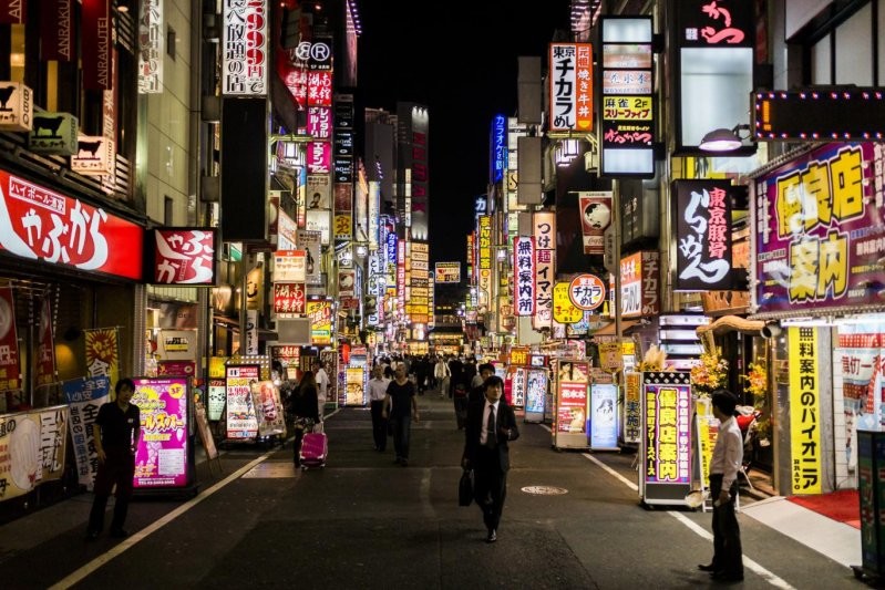 Почти половина японцев остаются девственниками к 30 годам
