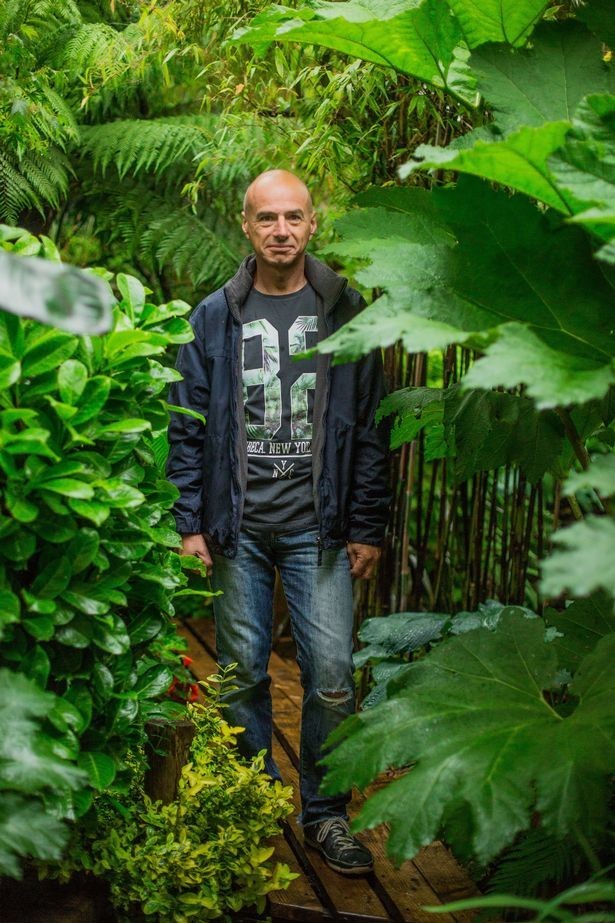 61-летний Ник Уилсон полюбил тропические растения в 90-х годах во время семейного отдыха