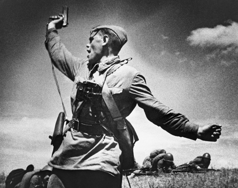 75 лет легендарной фотографии "Комбат"