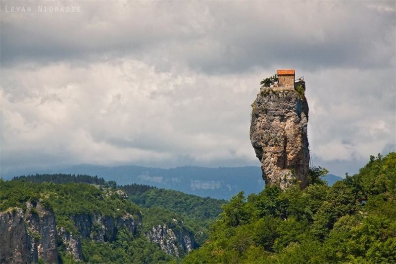 Церковь на скале , Кацхи, Грузия