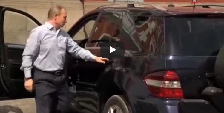 Владимир Путин прибыл на Валаам в сопровождении неизвестного