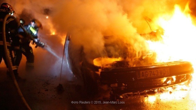 Французы отметили День взятия Бастилии сожжением 900 автомобилей