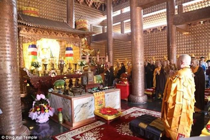 Мастер Ду из храма Динхуэй говорит, что буддисты поклоняются сохранившемуся телу с 2011 года. Ожидается, что вскоре мумию перенесут в строящийся храм Шэньду на горе Сянтан