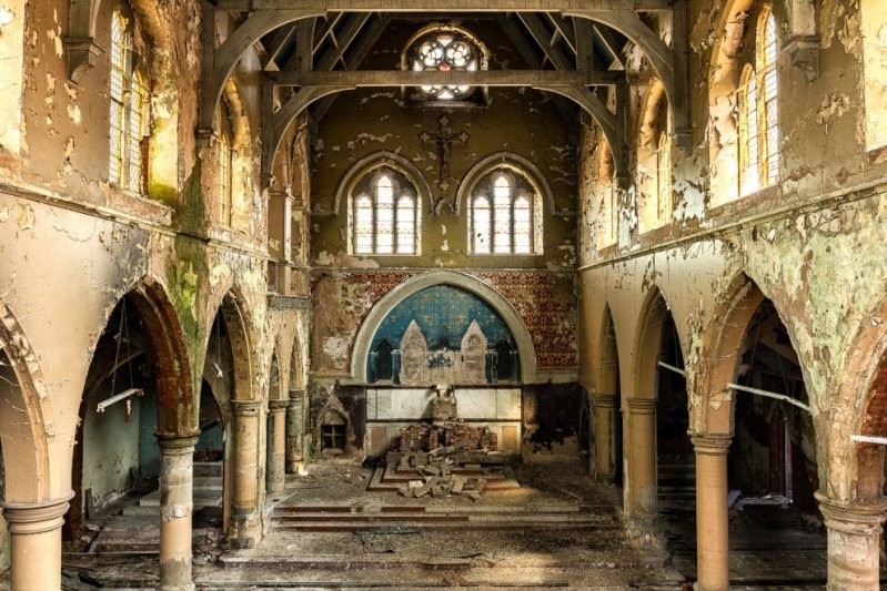 Заброшенные церкви на фотографиях Джеймса Кервина