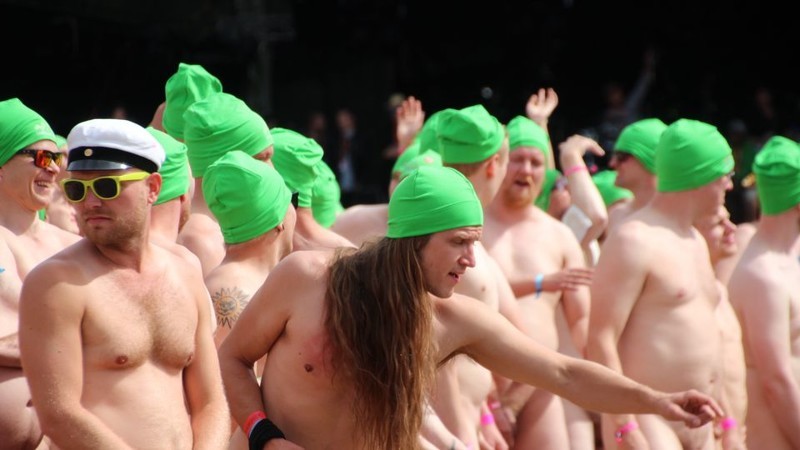 В Финляндии побили мировой рекорд по массовому купанию голышом
