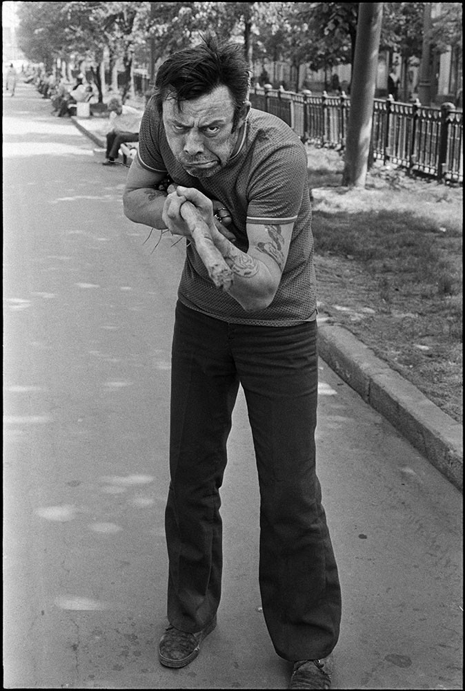 Маргинальная личность на улице, 1970–е годы, Москва.