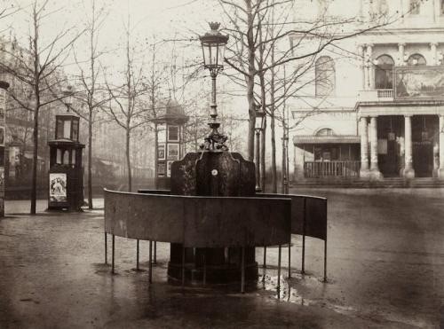 5. Это уличный туалет в Париже в 1876-м году. 