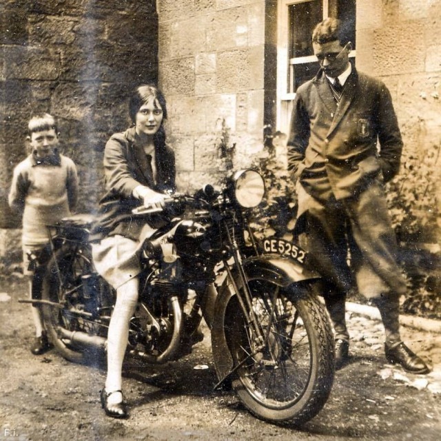 7. Девушка на мотоцикле, 1920-й год. 