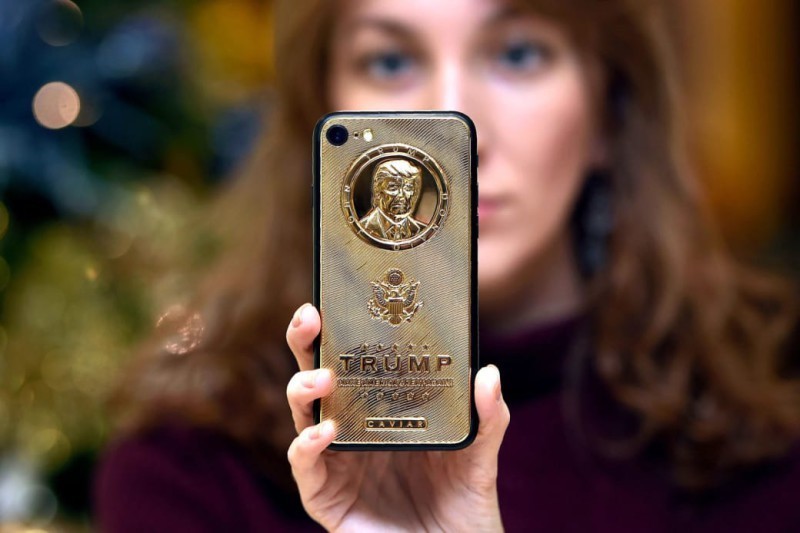 Позолоченный iPhone 7 с выгравированным лицом Дональда Трампа и ценой в 197 000 рублей