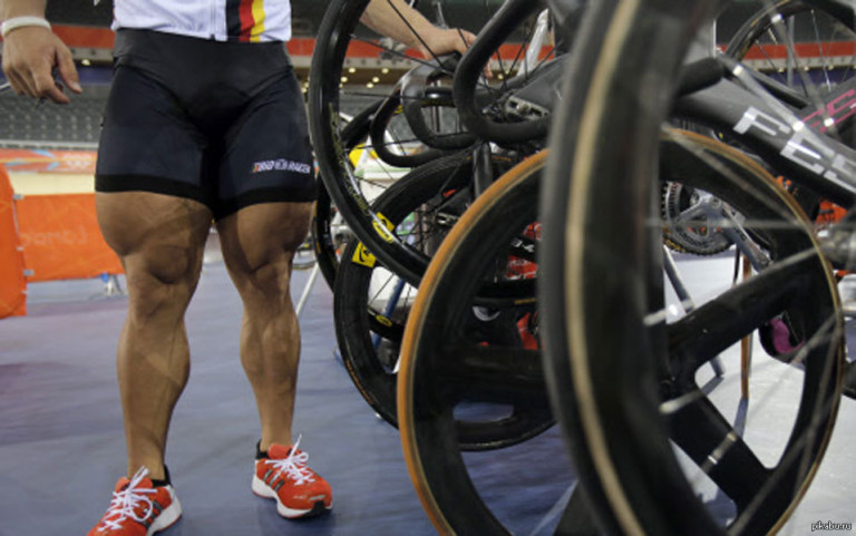 Велосипедисты шокируют видом своих ног! Этот пост лучше не смотреть тем, кто боится варикоза