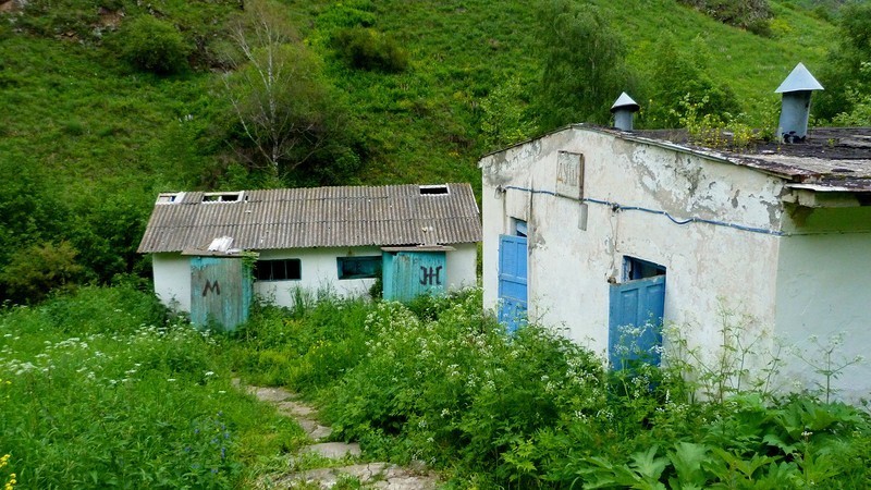 Кабардино-Балкария. Заброшенная турбаза Долины Нарзанов