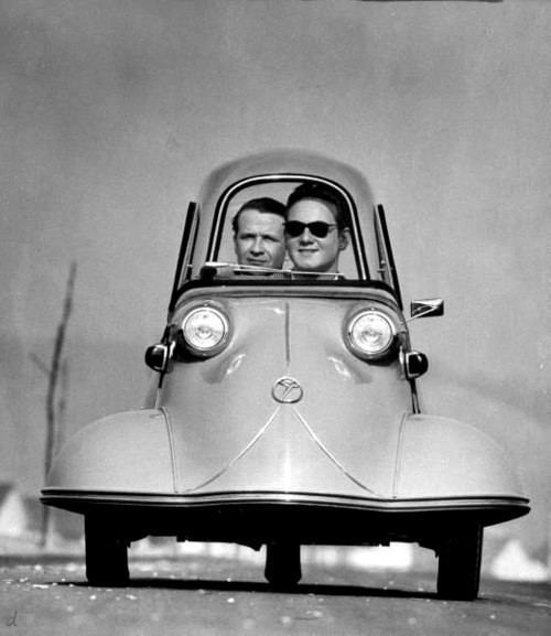 1954 год. После войны Мессершмидт вместо истребителей выпускал вот такие трёхколёсные автомобили