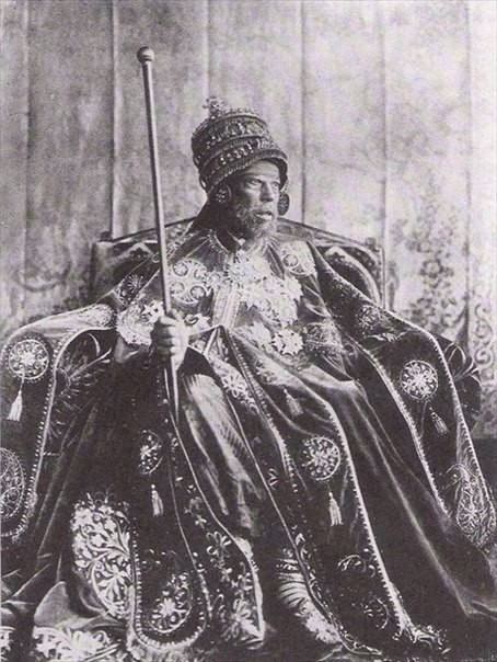 Менелик II, царь царей Эфиопии, верил в силу Библии. Когда он плохо себя чувствовал, отрезал страницы Святого Писания и съедал их. Умер в 1913 году, успев съесть всю Книгу Царей.