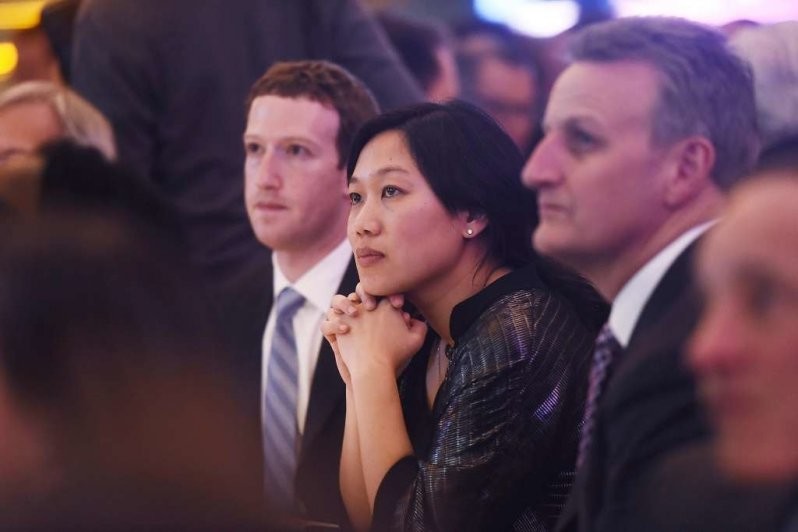 Присцилла Чан вместе с Марком Цукербергом перед вручением награды за гуманитарный вклад в развитие человечества. Фото San Francisco Chronicle