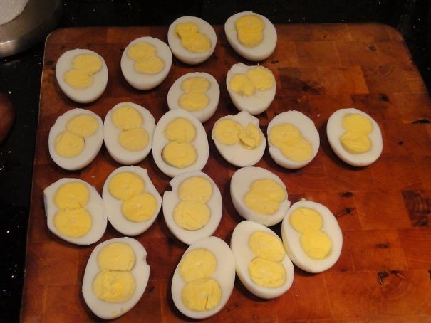4. Когда каждое яйцо в упаковке — со сдвоенным желтком
