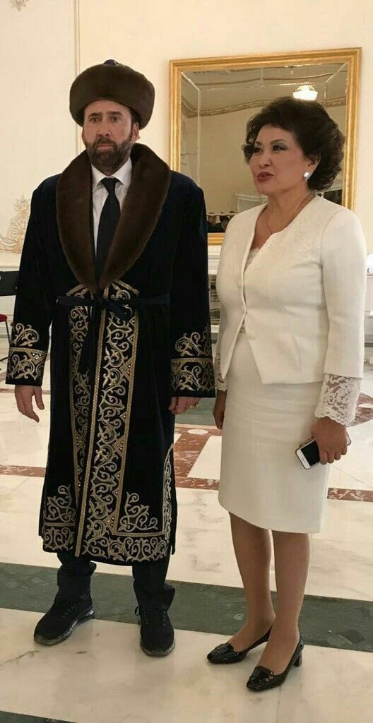 Фото: Николас Кейдж в казахском костюме стал интернет-мемом