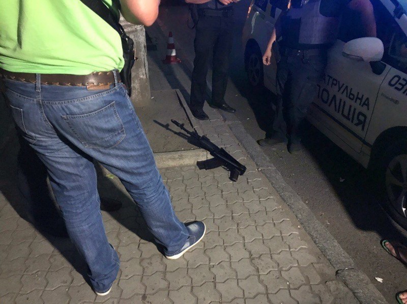 Украинский мир: В Днепропетровске из автомата расстреляли группу людей