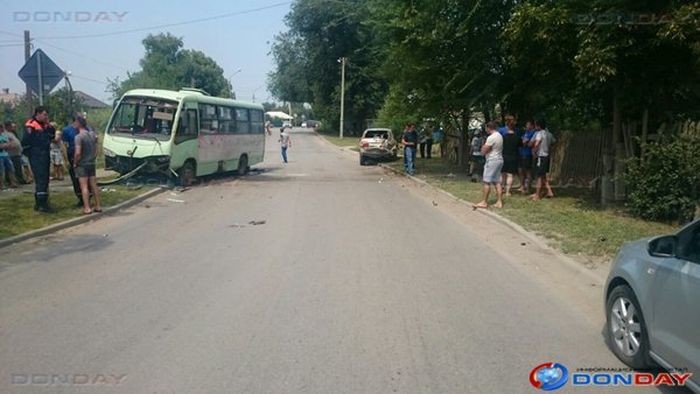Авария дня. Столкновение с автобусом в Ростовской области