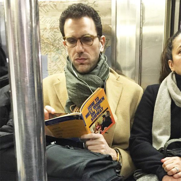 Книга с названием "Как знакомиться с женщинами в метро"