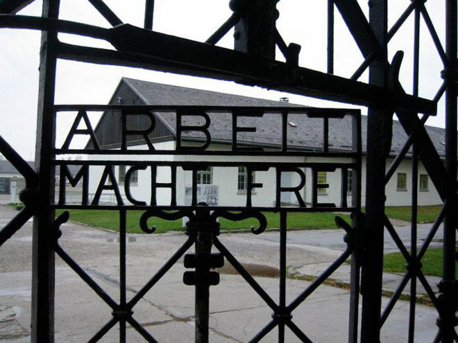 Германия: когда вы делаете селфи в местах памяти жертвам холокоста