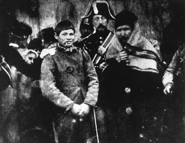 Дагерротип человека, арестованного во Франции. 1847 год. Считается, что это первая новостная фотография.