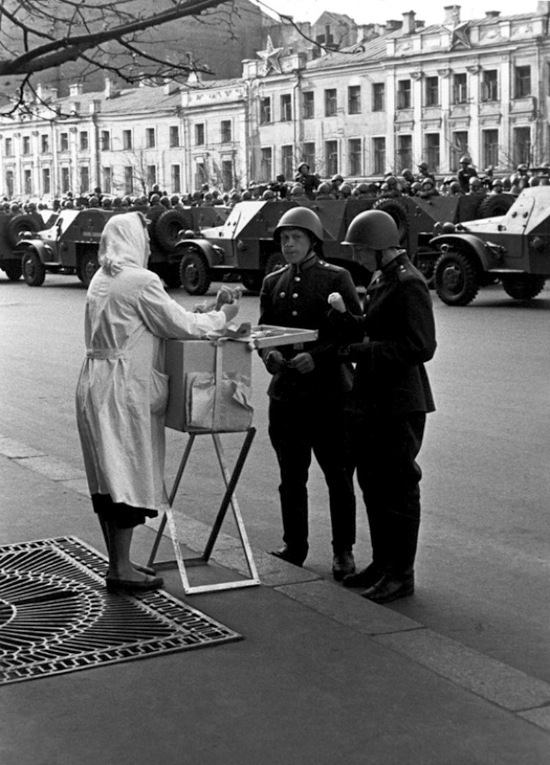 На первомайском параде. СССР, 1950 год.
