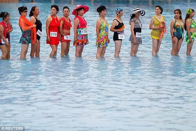 Возраст бикини не помеха: в Китае прошел конкурс красоты для тех, кому за 55