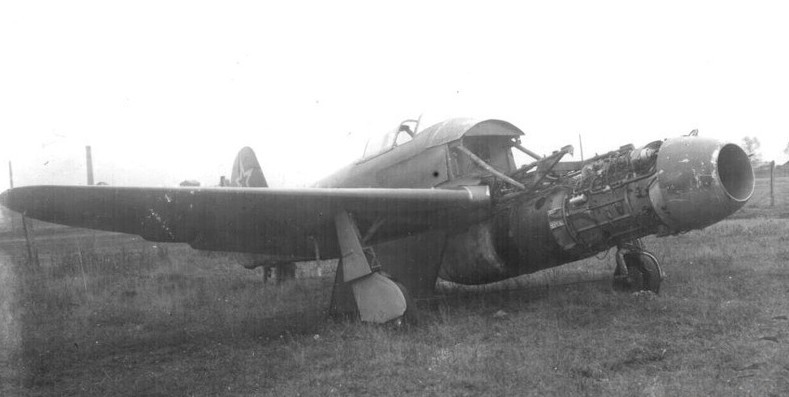 Первый советский серийный реактивный истребитель Як–15, 1946 год.