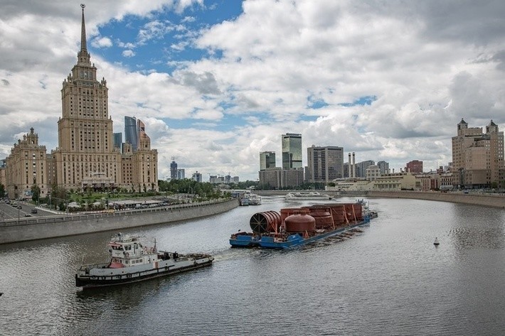 Московский НПЗ получил колонну вакуумной перегонки нефти для строительства установки Евро+