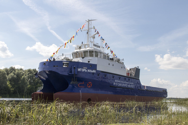 Cпущено на воду многофункциональное морское водолазное судно-катамаран проекта SDS18
