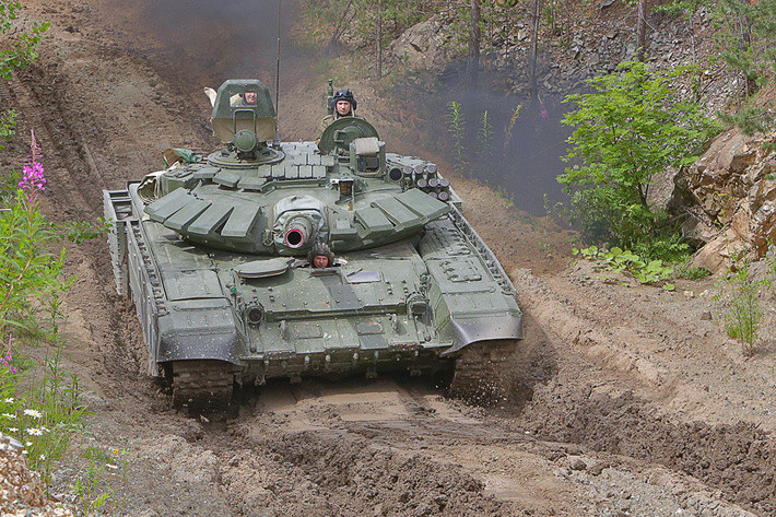 Корпорация УВЗ поставила в Минобороны РФ танки Т-72Б3 и БМР-3МА