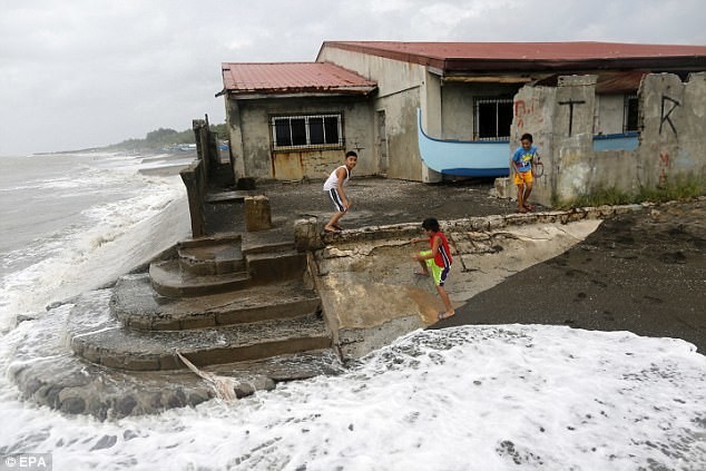 Стихия беспощадна: на Тайване в результате мощного тайфуна пострадали более 100 человек