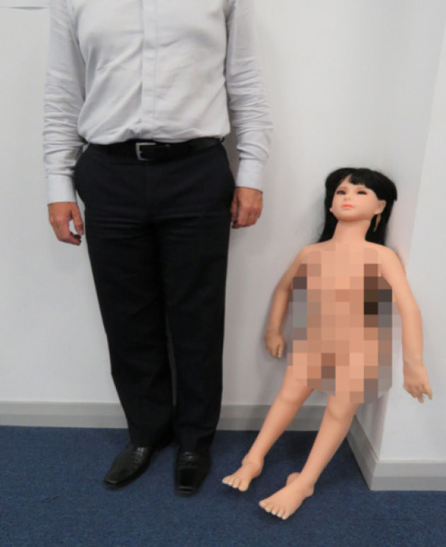 Директору школы грозит тюрьма за покупку секс-куклы