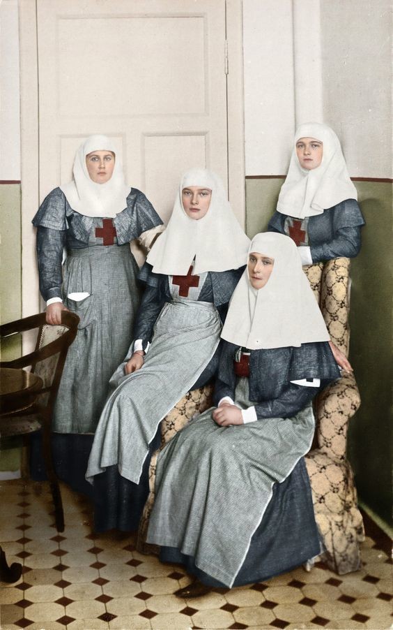 К 1877 году в России насчитывалось около 300 дипломированных сестёр. 