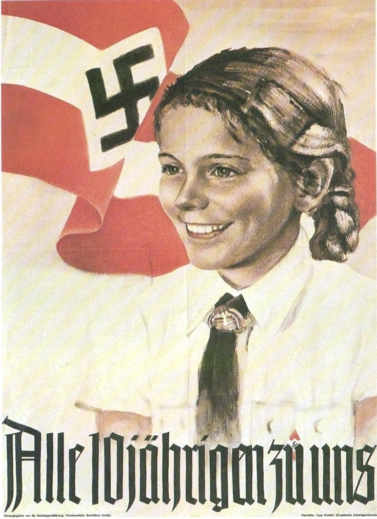 Мощная пропаганда уверяла девочек, что убийство врага - священный долг, а за фюрера можно и умереть, если потребуется 