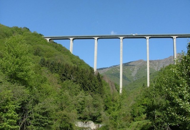 Мост Колосса, Италия. Высота платформы: 152 метра 