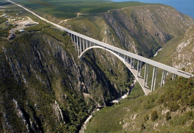 Мост Блоукранс, Южная Африка. Высота платформы: 216 метров