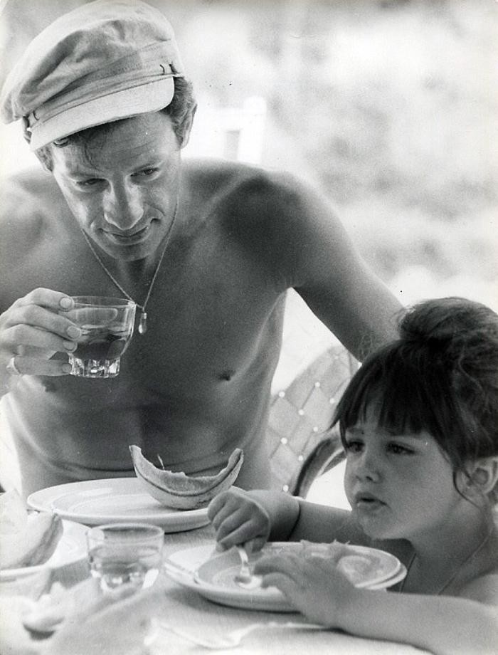Жан–Поль Бельмондо с дочерью Патрисией, 1963, Франция
